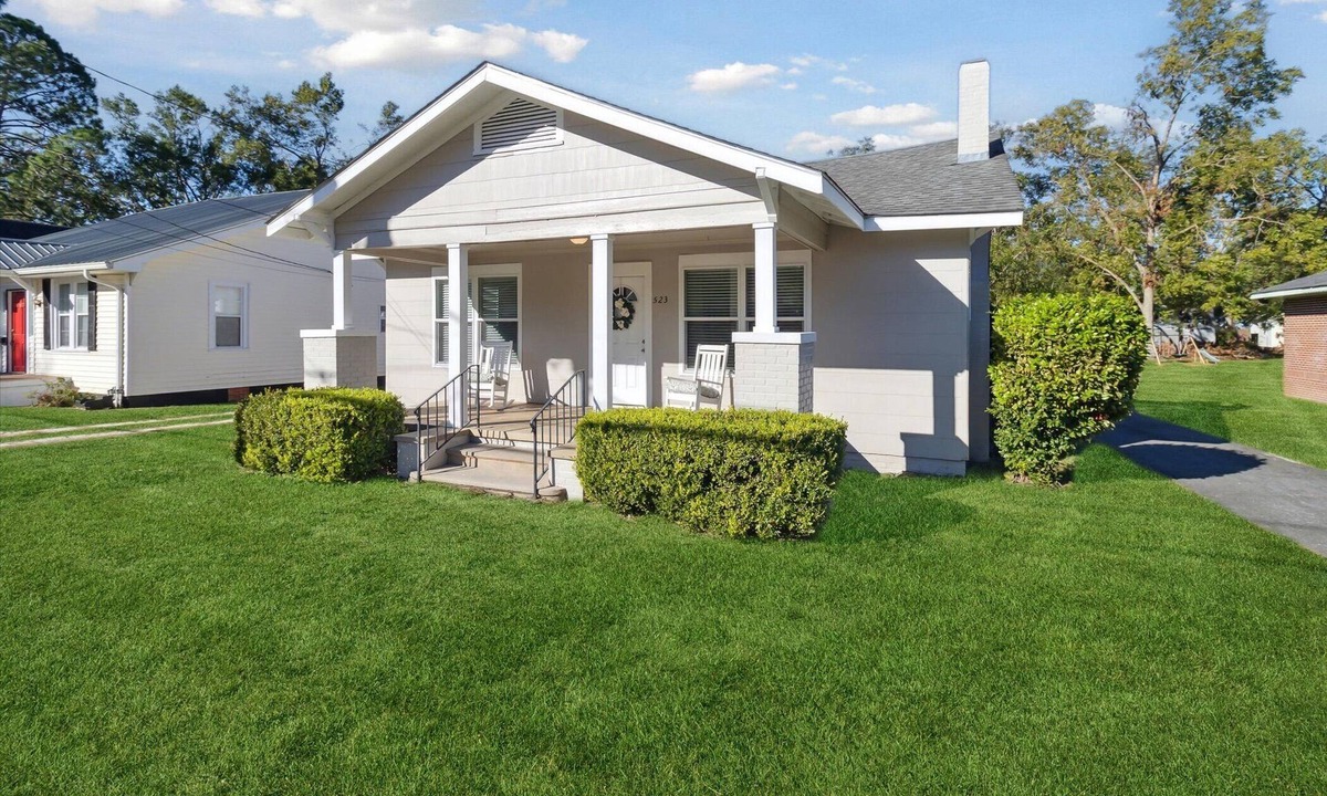 Millen House | Charming Downtown Millen Cottage