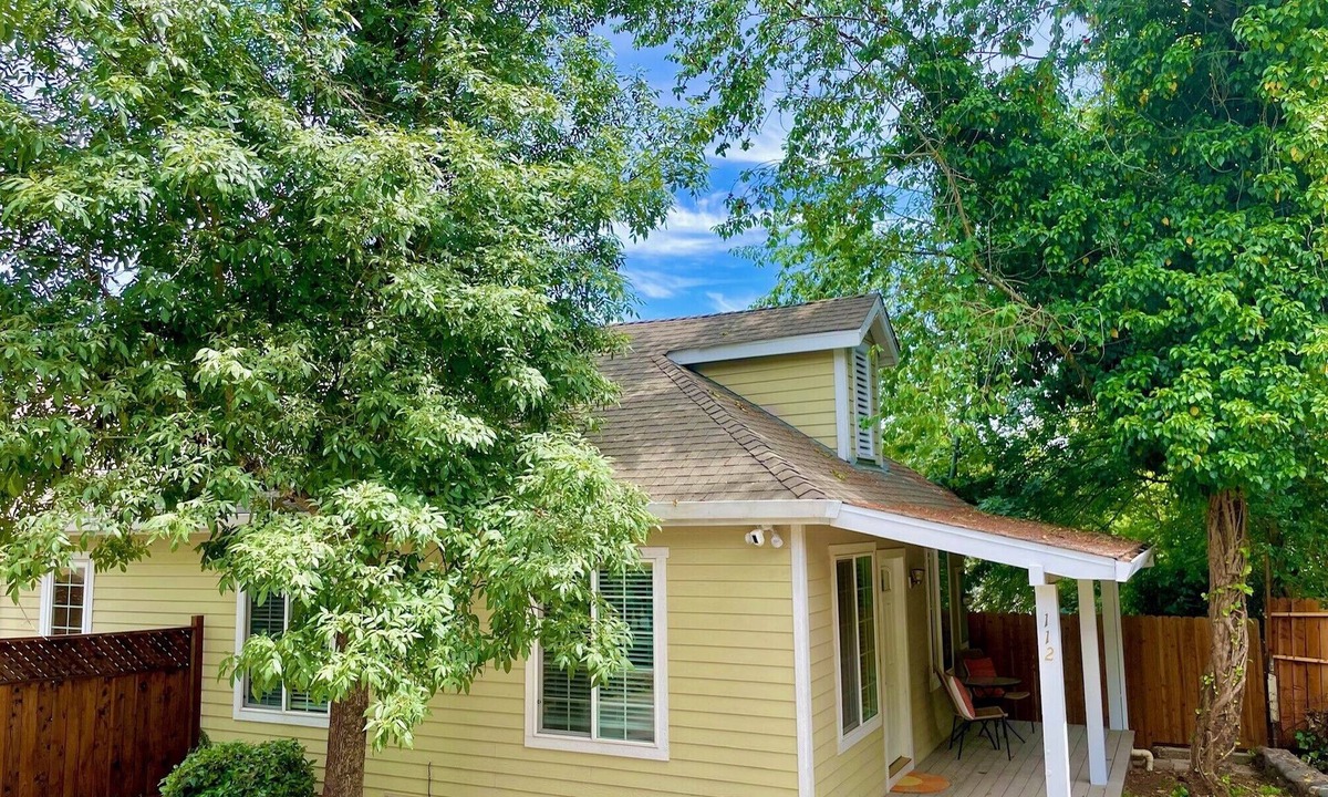 Grass Valley House | Charming Downtown Cottage