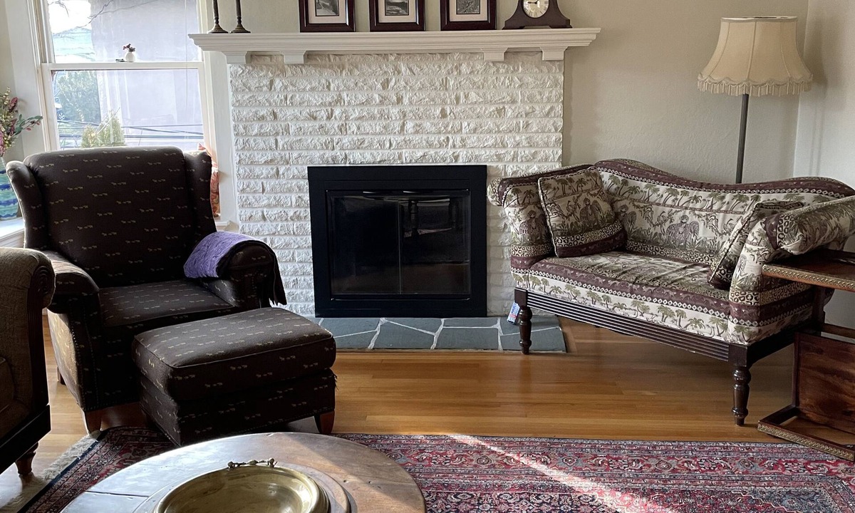 Irvington Apartment | Charming Duplex /Great Central Location in Desired Irvington