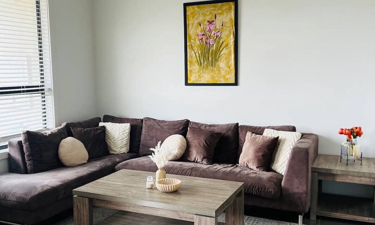 Truganina House | Charming Duplex: Style & Comfort