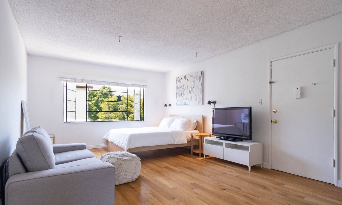 Historic Filipinotown Apartment | Charming Echo Park Studio. Pet-Friendly!