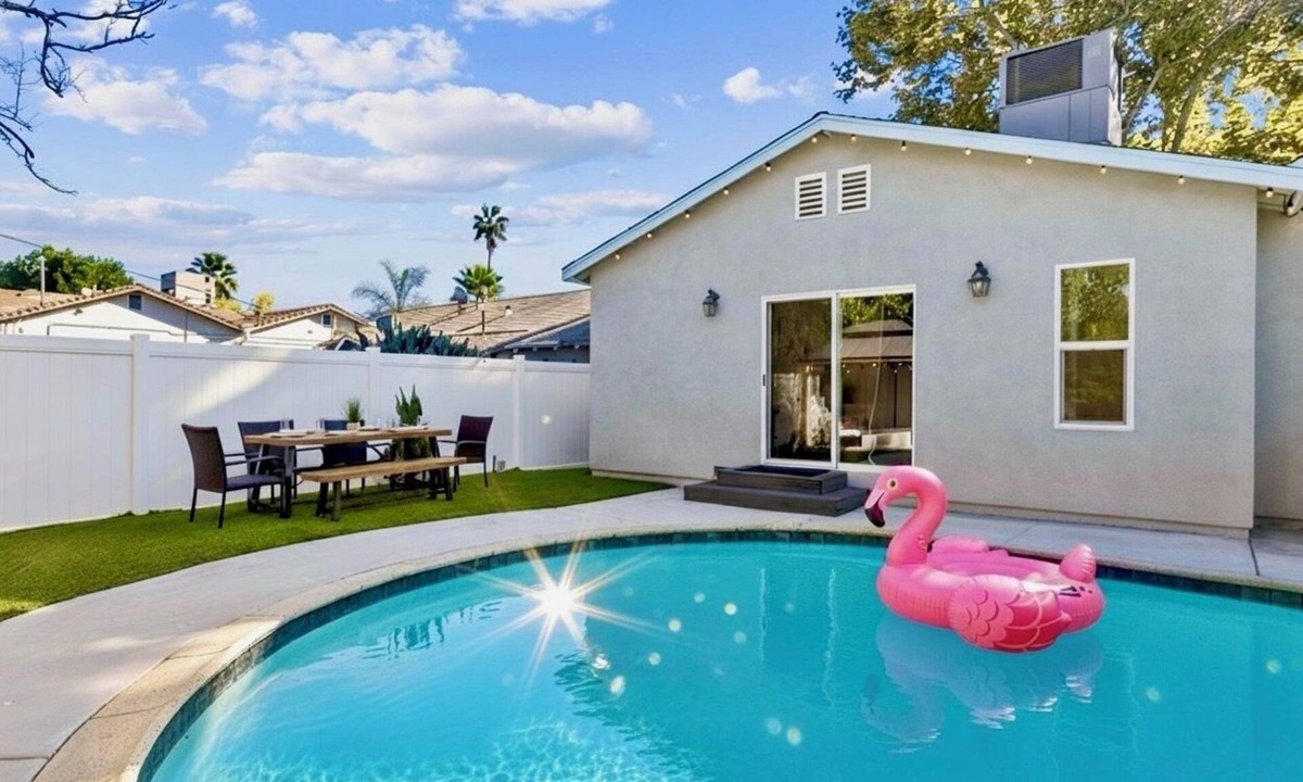Encino House | Charming Encino Retreat w/Pool