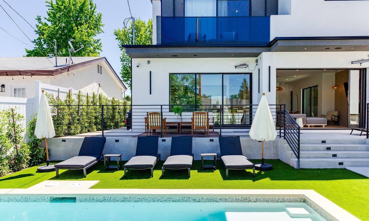 Encino House | Charming Encino Retreat w/Pool