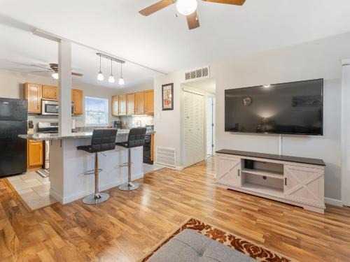 Ballwin House | Charming entire ranch home with free parking