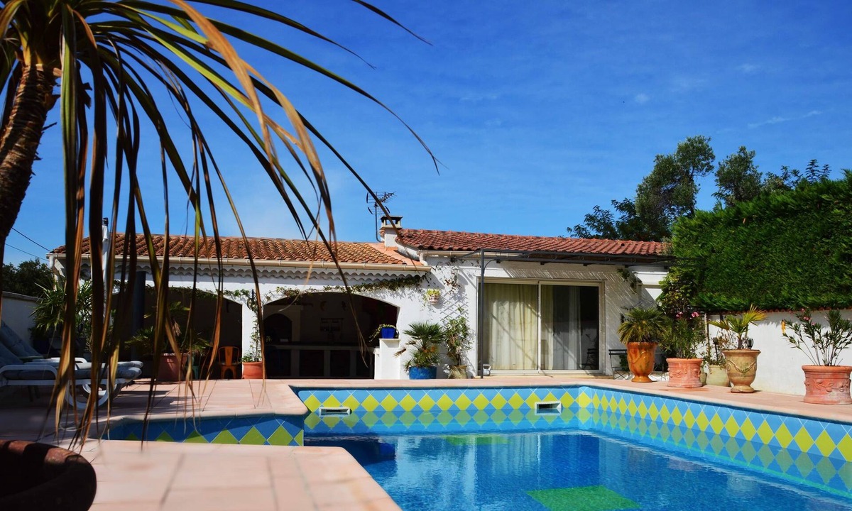 Sorgues Apartment | Charming equipped gite