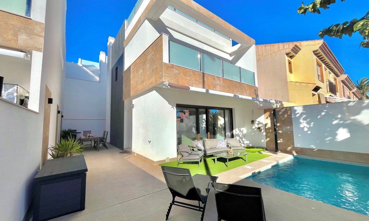 Los Imbernones House | Charming 3-Bed Villa with Private Pool in San Pedro del Pinatar