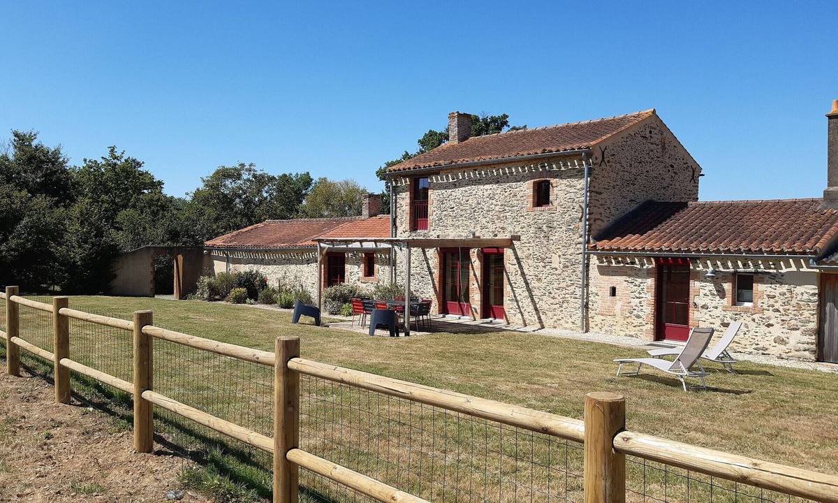 Falleron Cottage | Charming family cottage with private garden and wifi in Falleron
