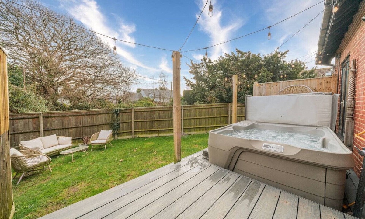 New Forest District House | Charming family escape near Calshot Beach & New Forest