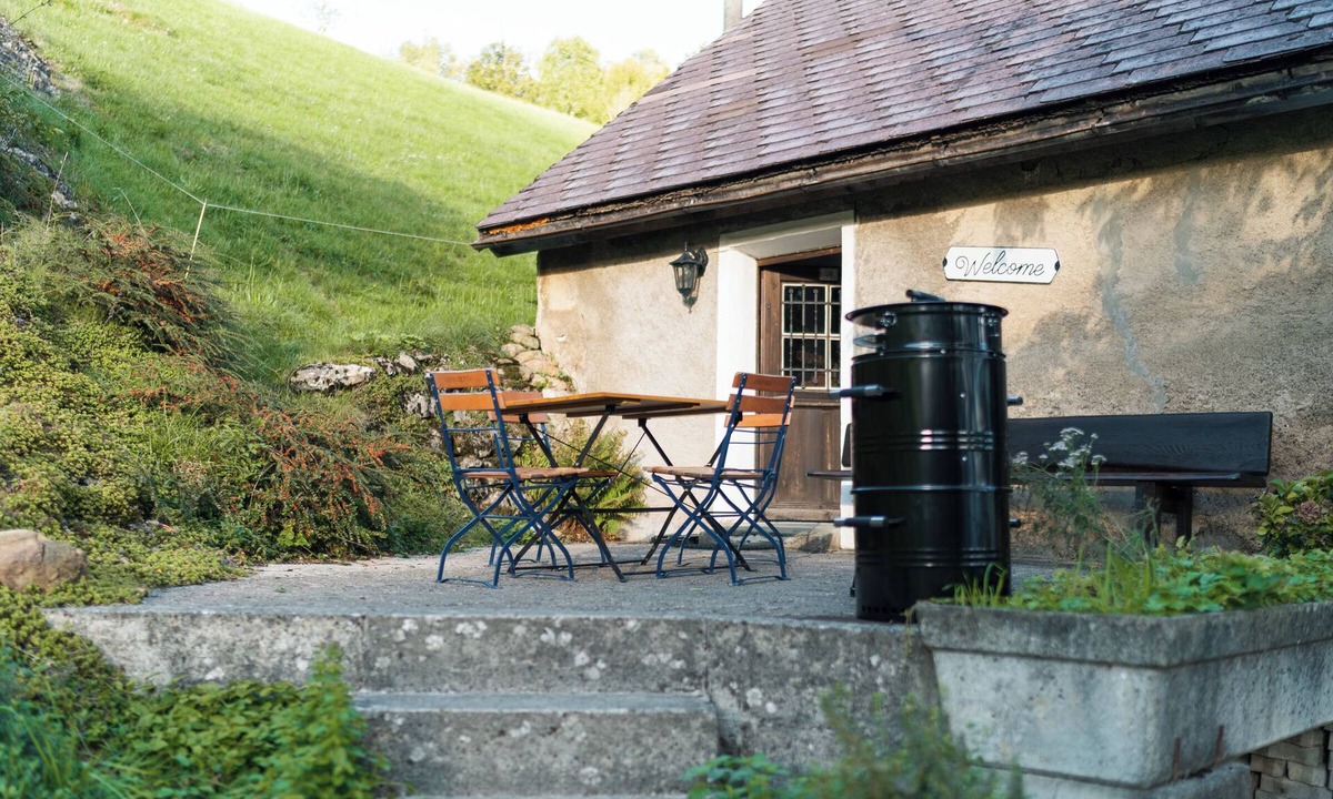 Weesen House | Charming Family-Friendly Holiday Home in rural Area with Scenic Mountain Views