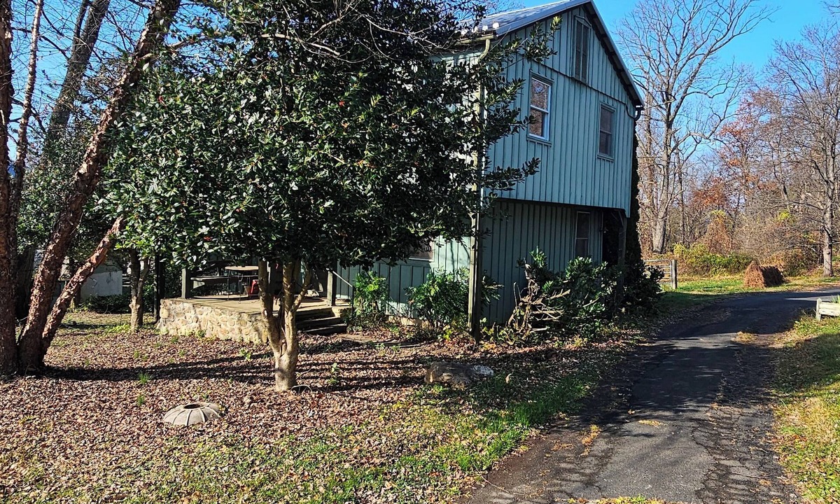 Jarrettsville Cottage | Charming Farm Cottage