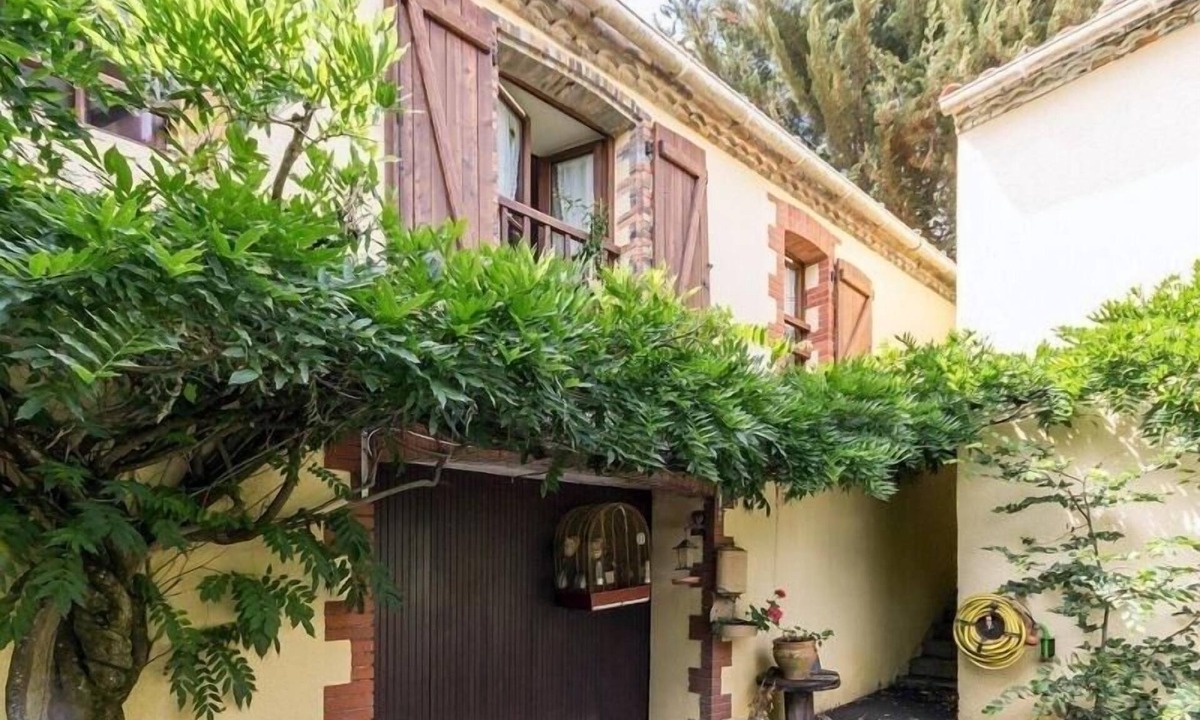 Corcoue-sur-Logne Cottage | Charming Farmhouse Near Nantes with Pond, WiFi, and Baby Equipment
