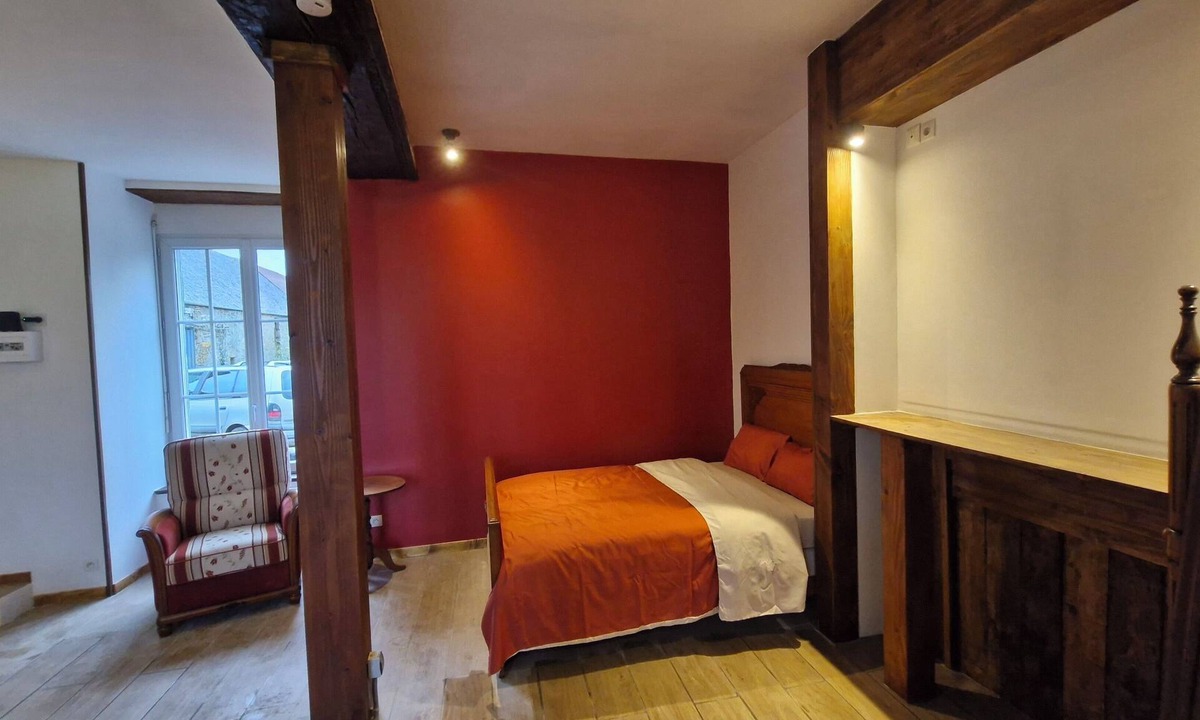 La Lande-de-Louge Apartment | Charming farm studio