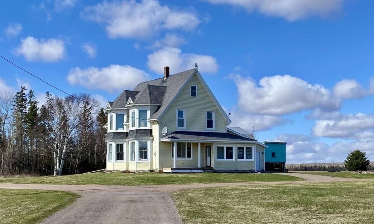 Augustine Cove Other | Charming Farmhouse on 2 acres, Sleeps 8. Only 5 mins from the beach