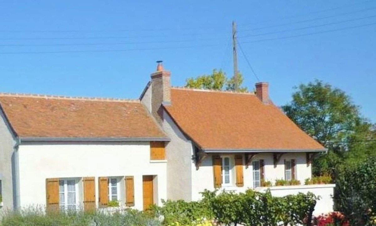 Amboise Cottage | Charming Farmhouse Close to Historic Amboise - Sleeps 4, Fully Equipped, Ideal for Loire Valley Explorers