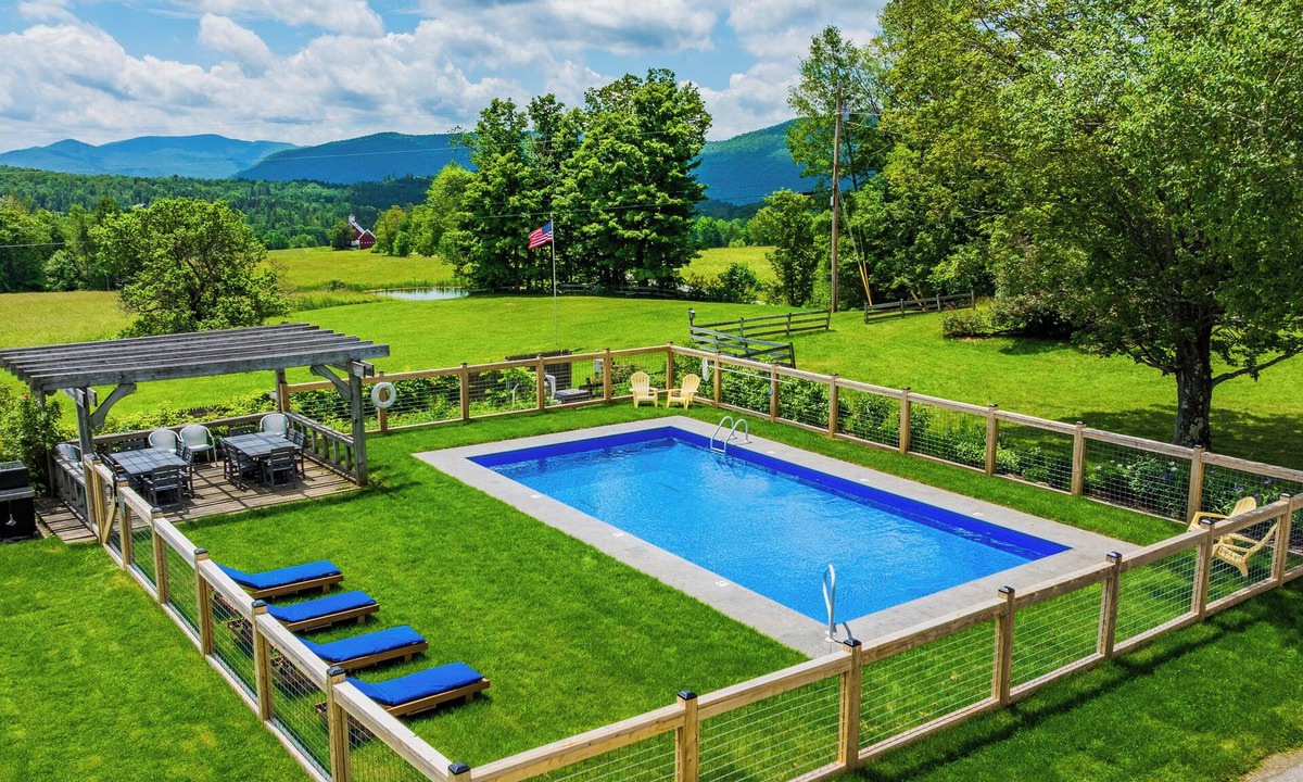 Rochester House | Charming farmhouse near Killington & Sugarbush