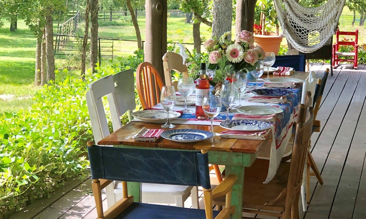 Carmine Other | Charming Farmhouse Near Round Top sleeps 9