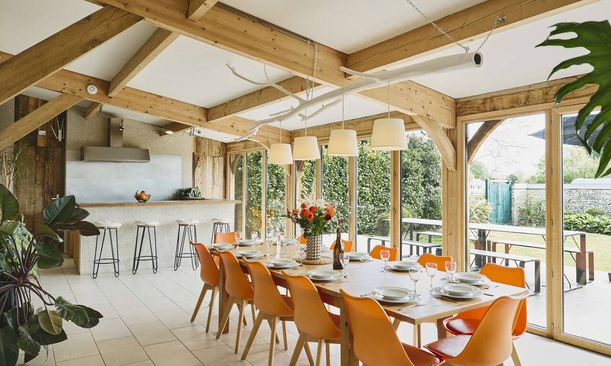 Gressey House | Charming farmhouse - sleeps 13 - 1 hour from Paris