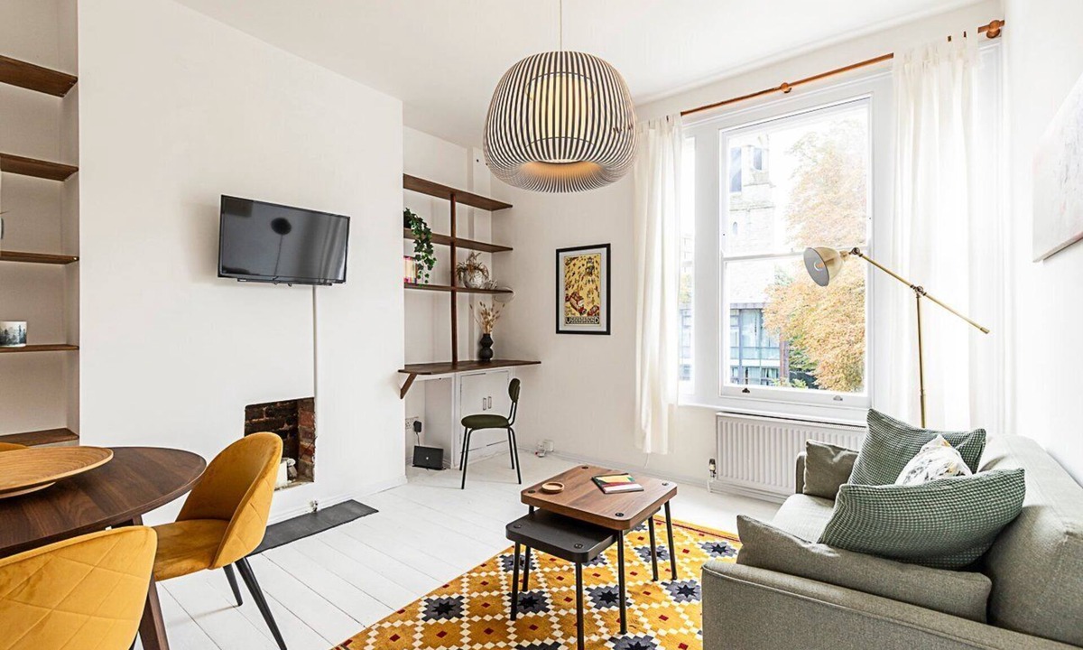 Holloway Apartment | Charming First Floor Flat in Tufnell Park