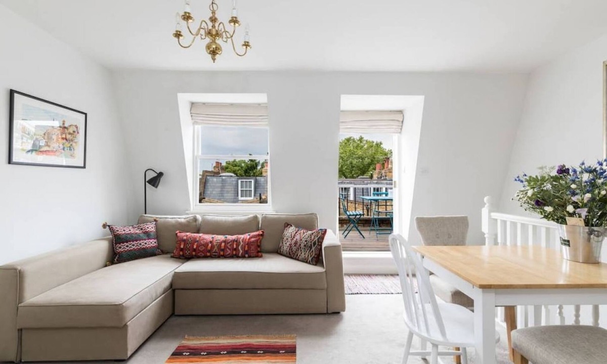 Warwick Apartment | Charming flat with balcony in Pimlico