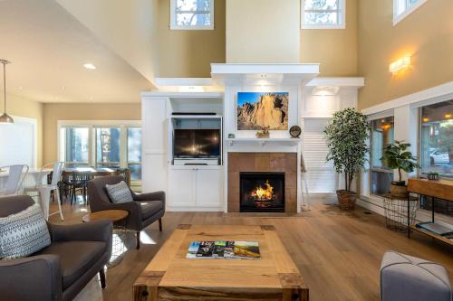 RiverWild House | Charming Forest Retreat - Steps from the Deschutes River Trail