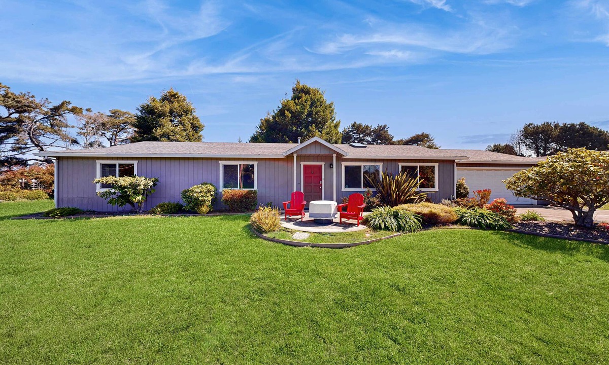 Cleone House | Charming Fort Bragg Home with Ping-Pong & Fire Pit