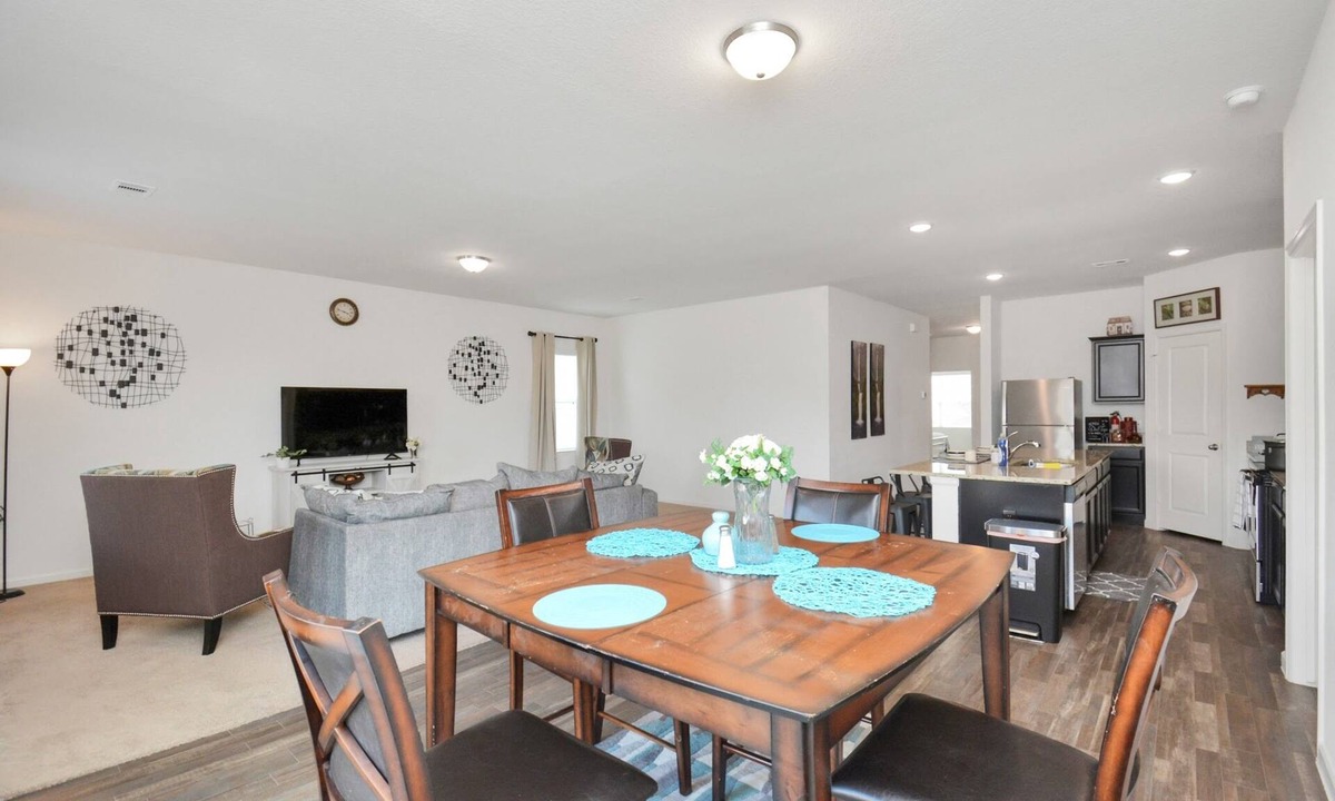 Katy House | CHARMING FOUR BEDROOMS BROOKSHIRE/KATY HOUSE WITH GYM.