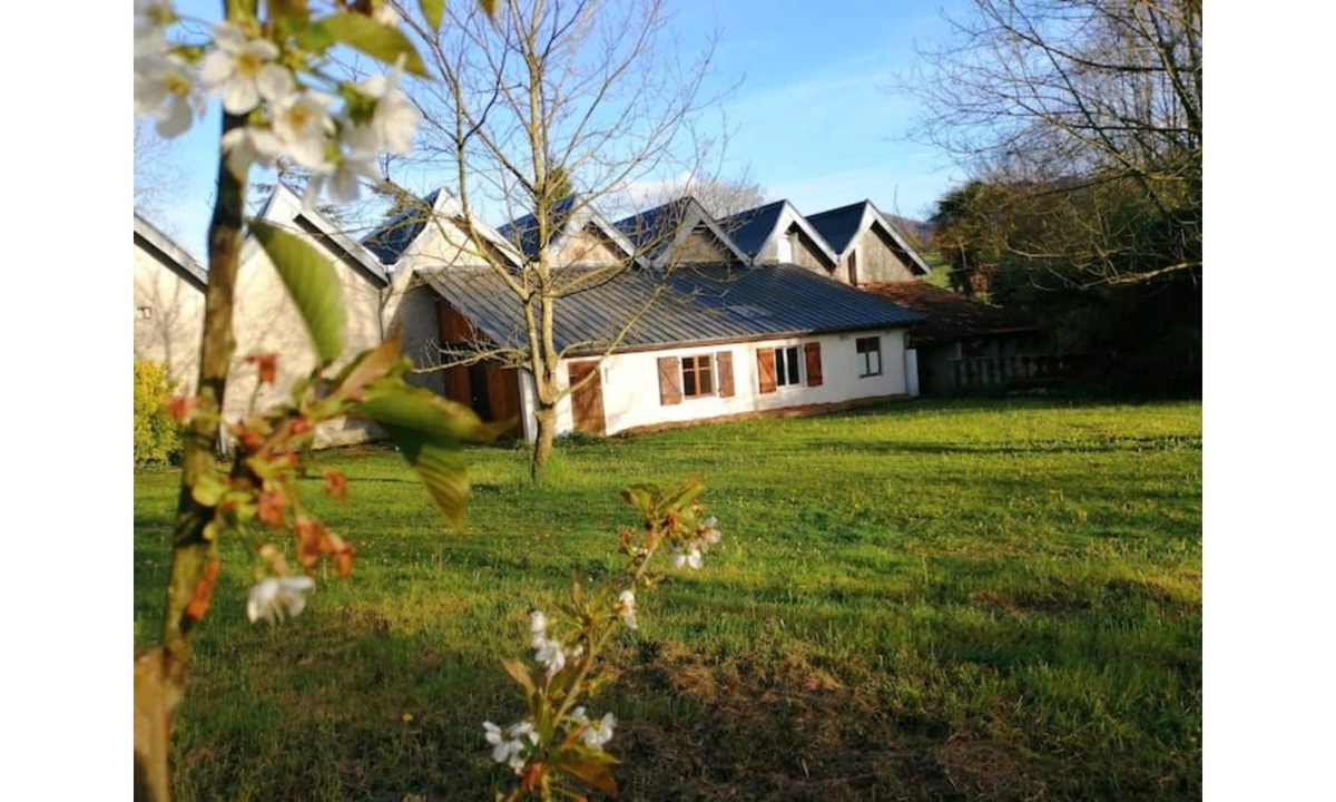 Bruges-Capbis-Mifaget House | Charming Pyrenees gîte - jacuzzi - 2/3 pers