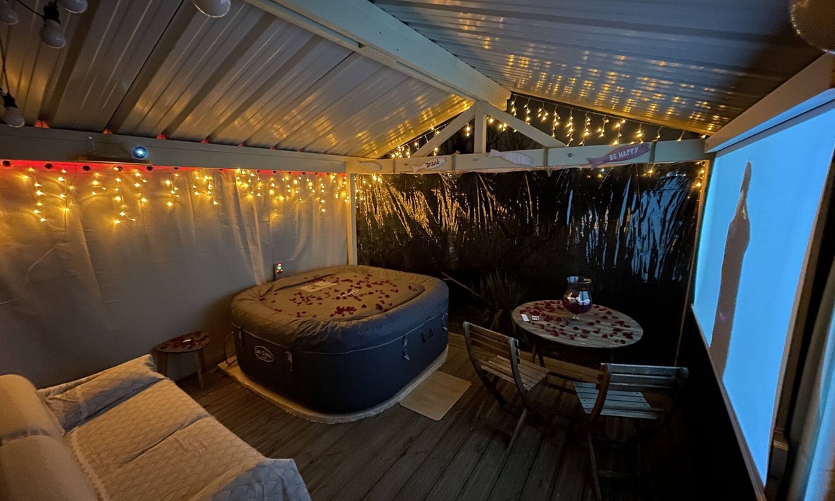 Carrieres-sous-Poissy Ski Chalet | Charming chalet on an island 30min from Paris