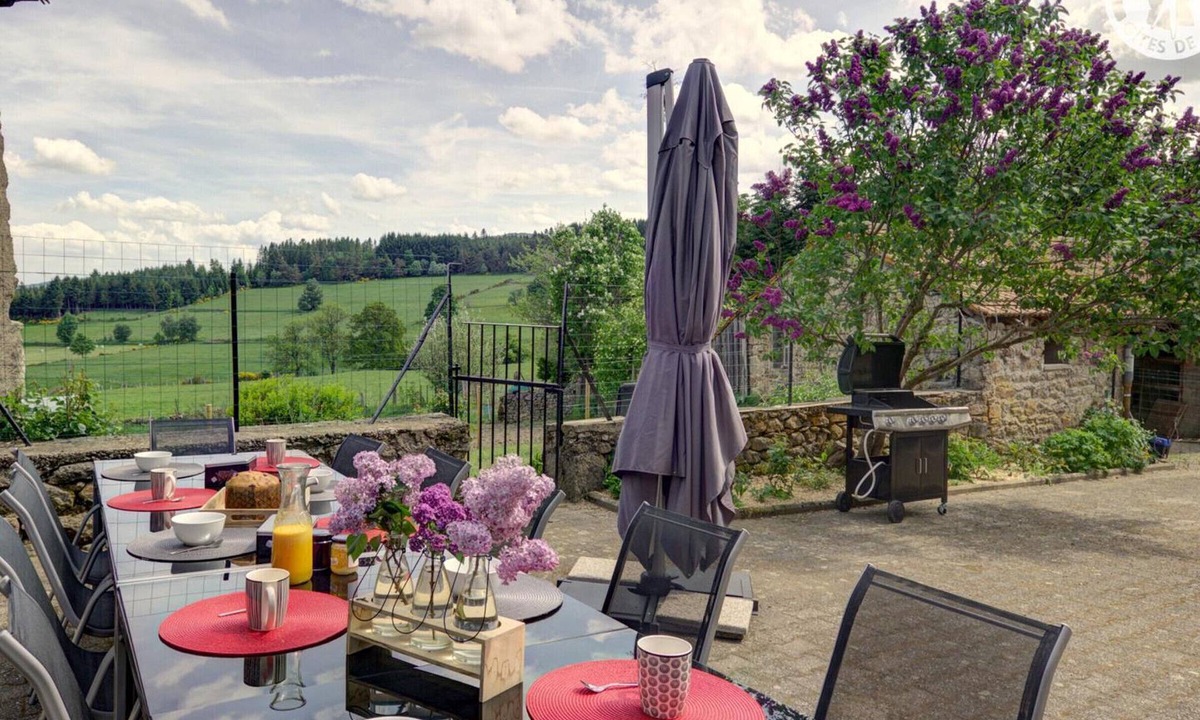 Chalmazel-Jeansagniere Cottage | Charming cottage, 3 bedrooms, garden, ping-pong
