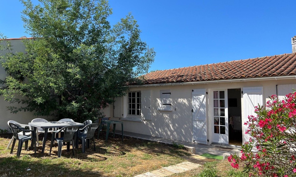 Le Grand-Village-Plage House | Charming house with garden, 10 min from the beach, perfect for couples or small families