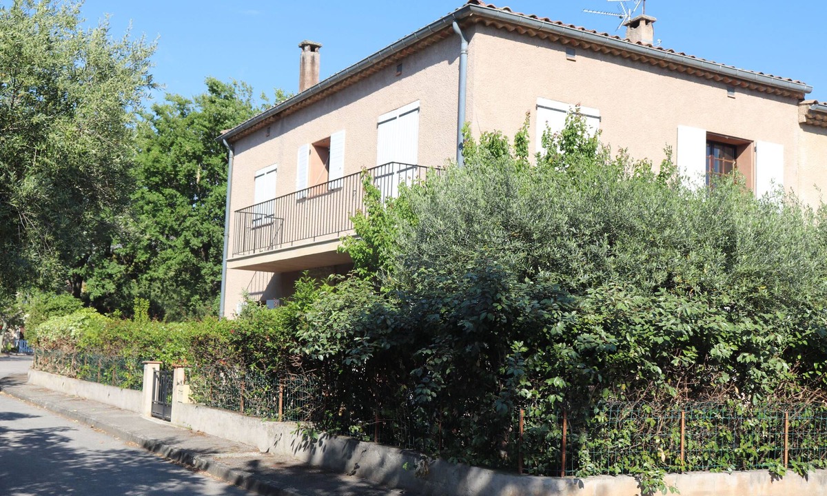 Les Salles-sur-Verdon House | Charming house by the lake