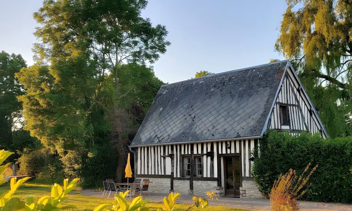 Saint-Julien-le-Faucon House | Charming Gîte La Grangette with Private Terrace, Garden, and Wi-Fi