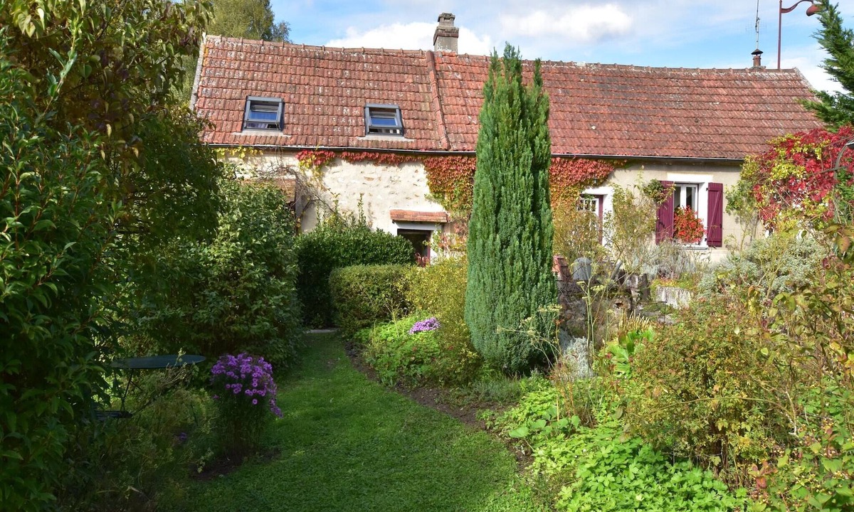 Mezy-Moulins House | Charming Gîte in France for a Private Getaway