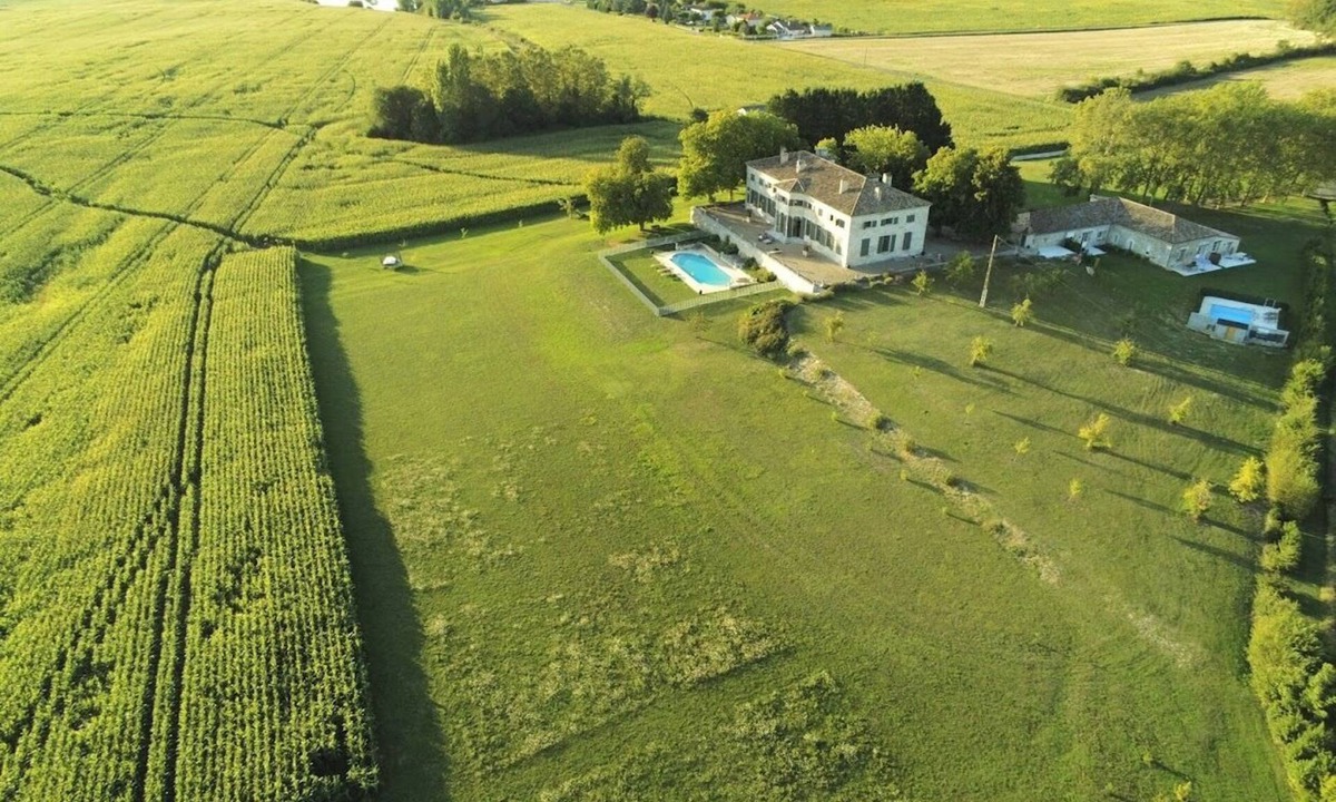 Saint-Colomb-de-Lauzun Villa | Charming Ancient property, 32 people, 14 bedrooms, 2 pools, billiards