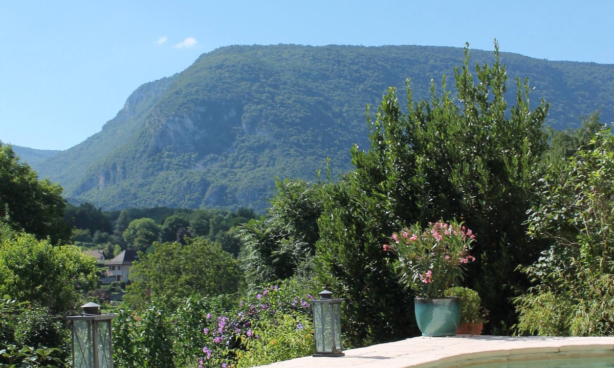 Saint-Martin-de-Bavel Cottage | Charming stone cottage with sauna, pool, near the Grand Colombier and lakes