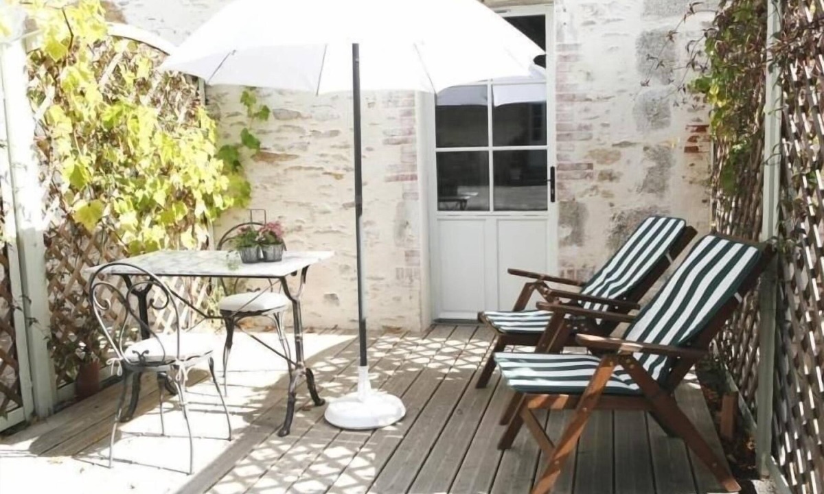 Talmont-Saint-Hilaire Cottage | Charming Cottage in Former School with Private Terrace, WiFi & Bikes, Near Thalassotherapy