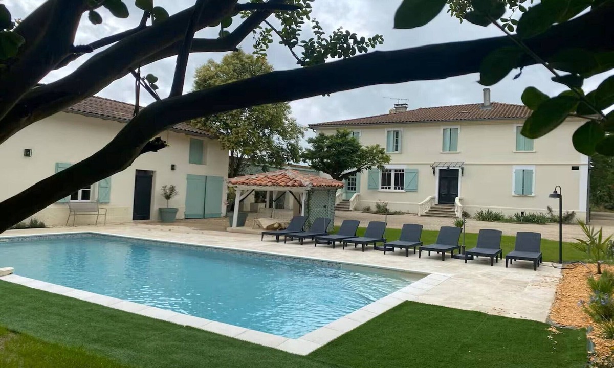 Barry-d'Islemade House | Charming French Countryside Escape with Pool