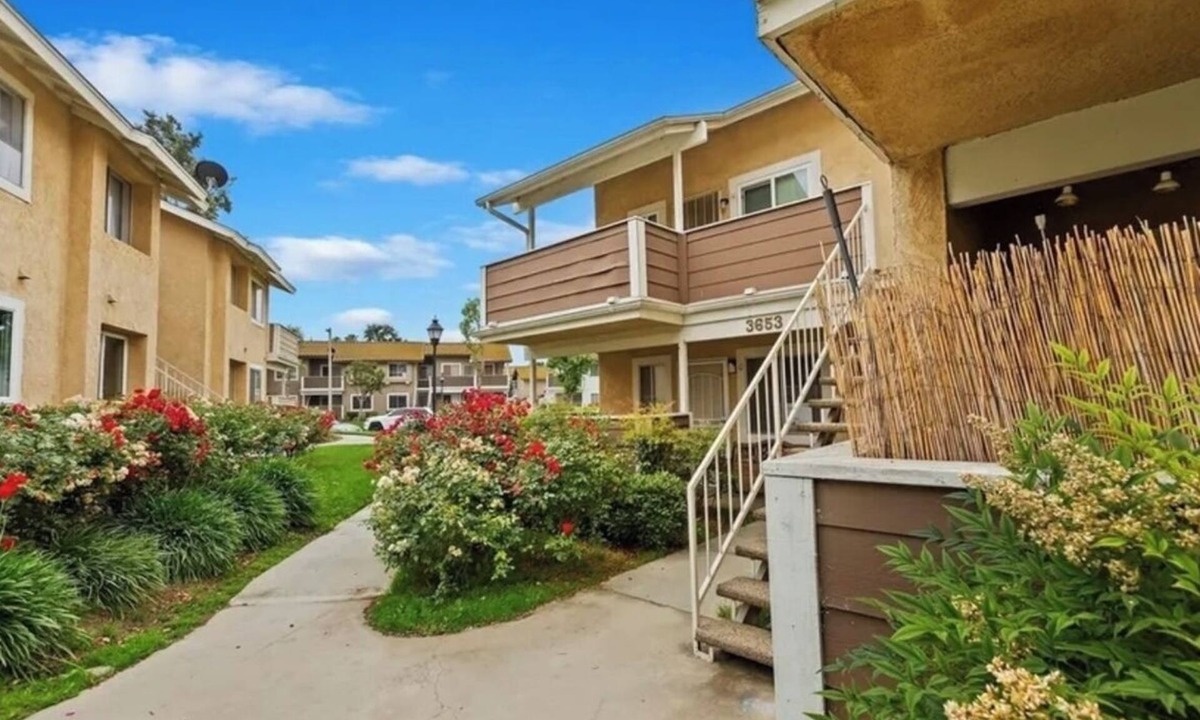 Ontario Apartment | Charming full studio in Ontario with AC