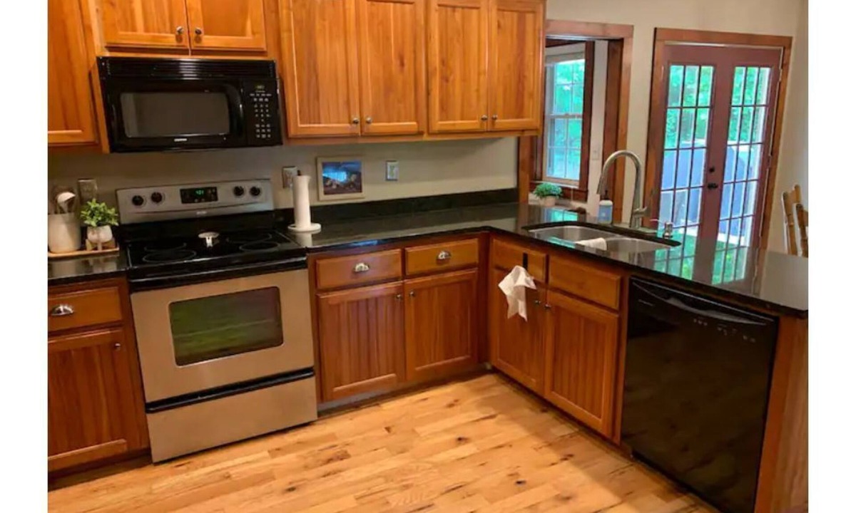 Hickman Cottage | Charming Fun Filled Cottage on 5 Private Acres
