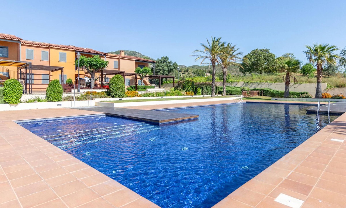 Bonmont Terres Noves Apartment | Charming Ground Floor Apartment in Bonmont