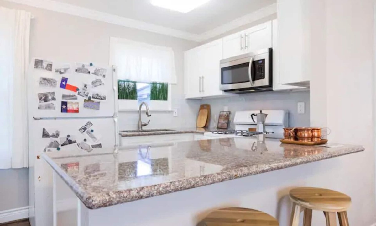 Montrose Apartment | Charming Garage Apartment