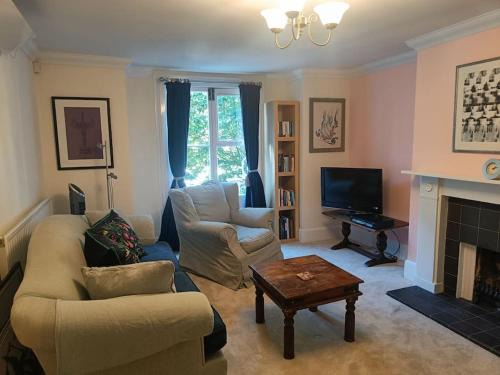 Gravesend Apartment | Charming Garden Flat