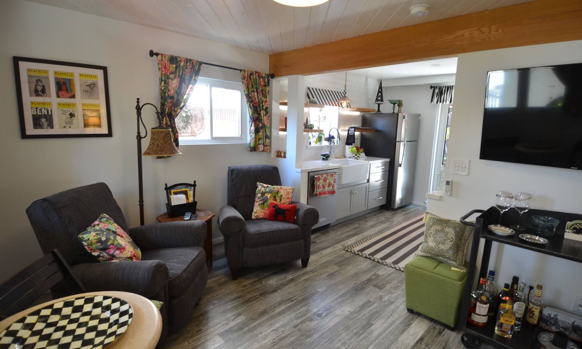 Belmont Heights Apartment | Charming garden Hideaway apartment in Belmont Heights. Abundant outdoor seating.