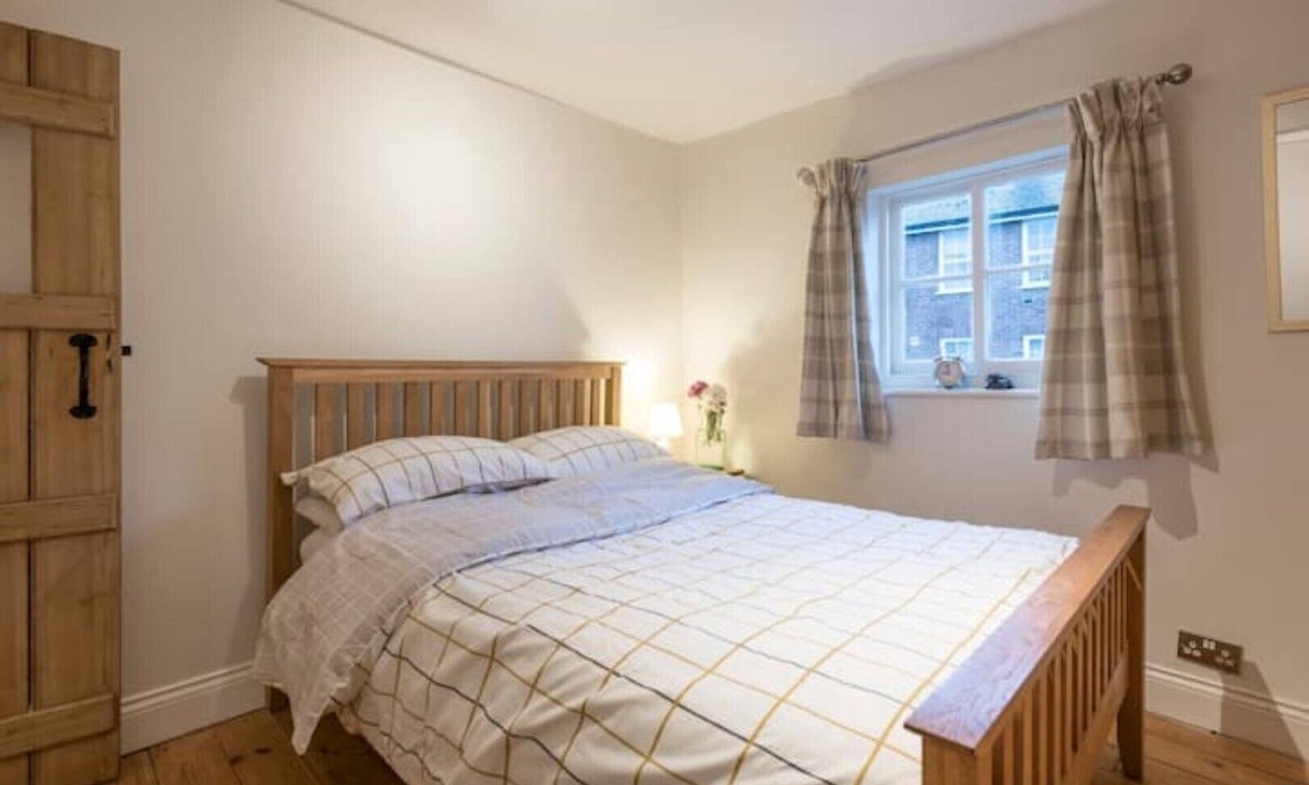 Bury St Edmunds Cottage | Charming Georgian flint cottage