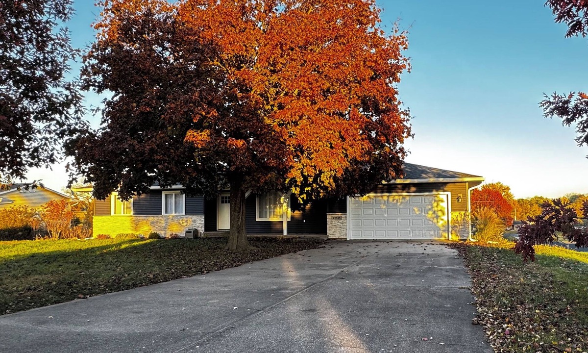 Scott County House | Charming Getaway: 3 BR LeClaire Home