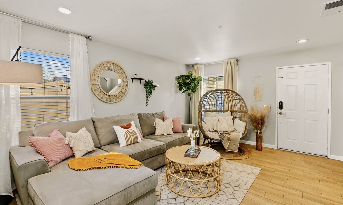 Anaheim Colony Historic District House | Charming Getaway 7 mins from Disneyland!