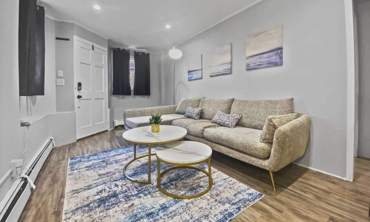 Stamford Apartment | Charming Getaway: Bespoke Comfort, Prime Location