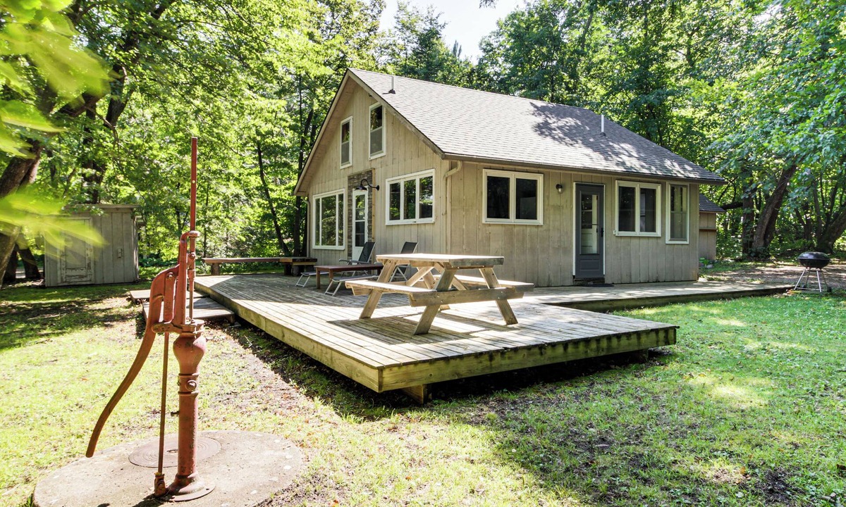 Clitherall Cabin | Charming Getaway: Rustic Cabin on West Battle Lake