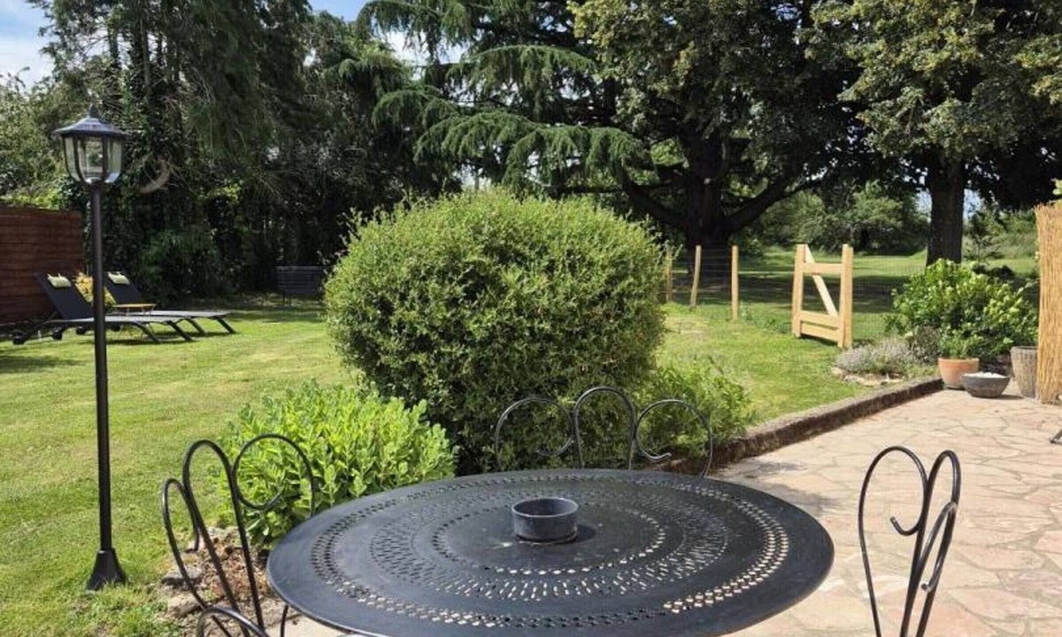 Chambourg-sur-Indre Cottage | Charming Gîte with Private Garden, EV Charger, Near Loire Castles and Loches