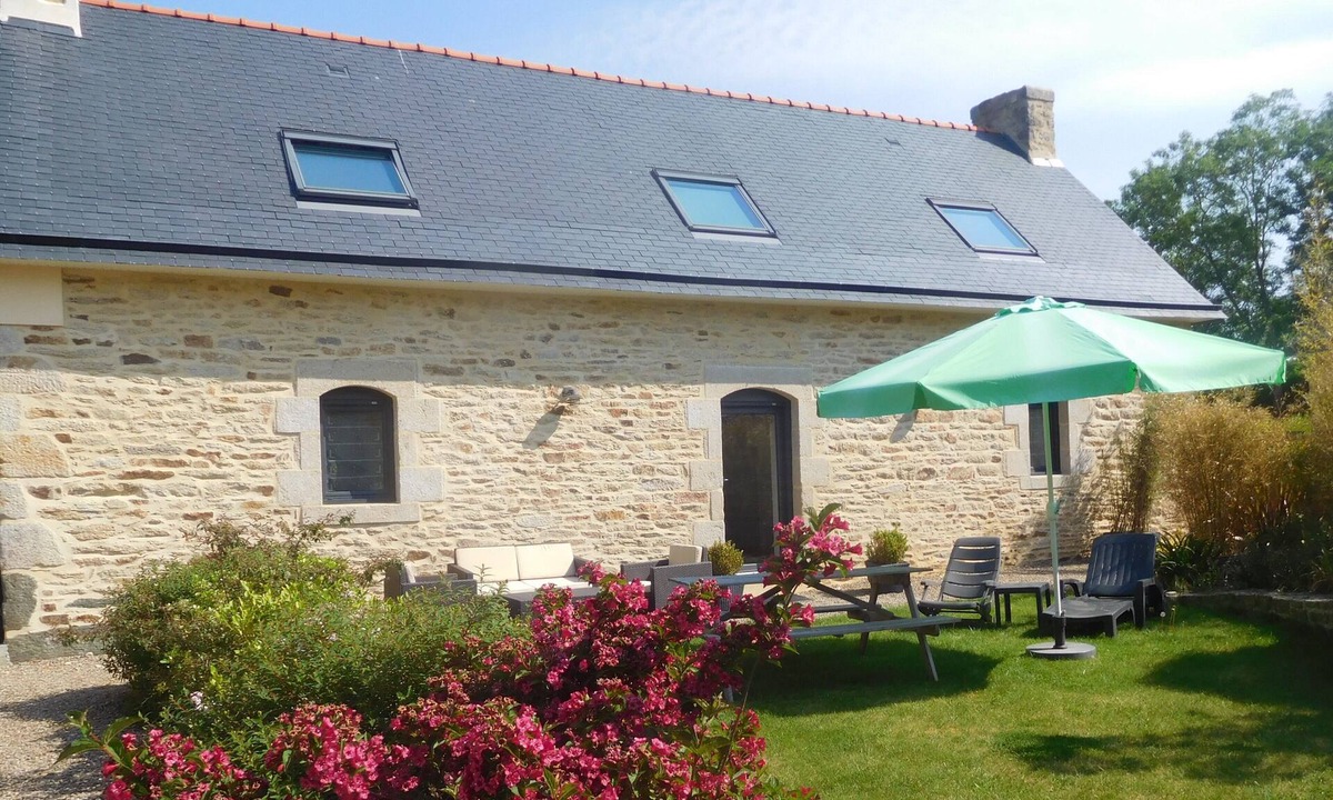 Ploneour-Lanvern Cottage | CHARMING GITE 4 STARS WITH COVERED POOL